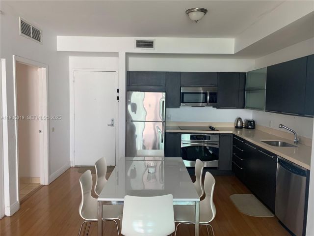 1-bedroom condo for sale in Miami - 90 SW 3rd St 1211 - MondialRealty