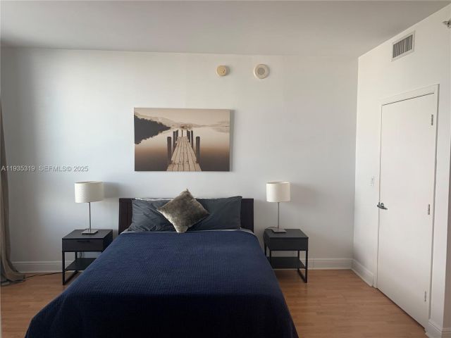 1-bedroom condo for sale in Miami - 90 SW 3rd St 1211 - MondialRealty