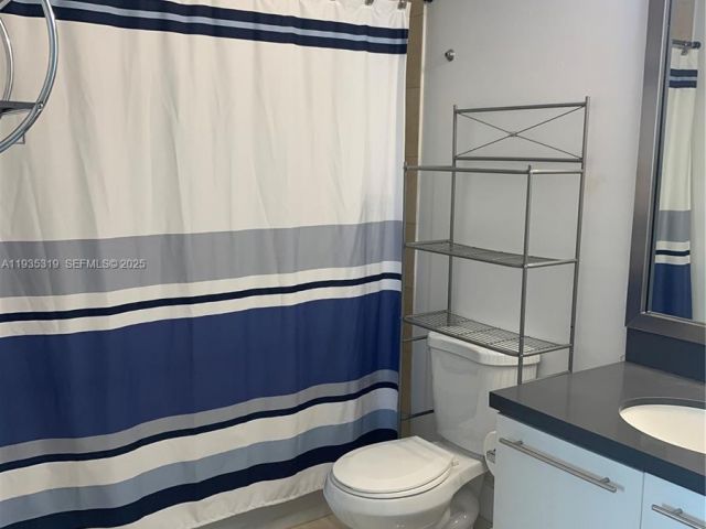 1-bedroom condo for sale in Miami - 90 SW 3rd St 1211 - MondialRealty
