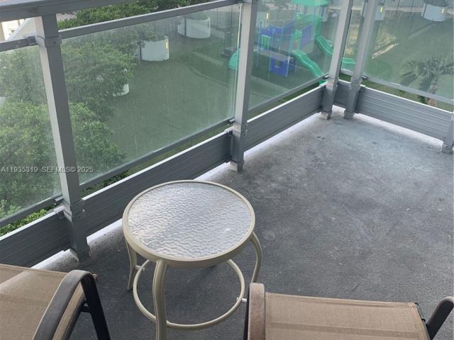 1-bedroom condo for sale in Miami - 90 SW 3rd St 1211 - MondialRealty
