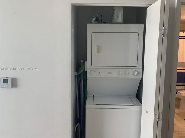 1-bedroom condo for sale in Miami - 90 SW 3rd St 1211 - MondialRealty
