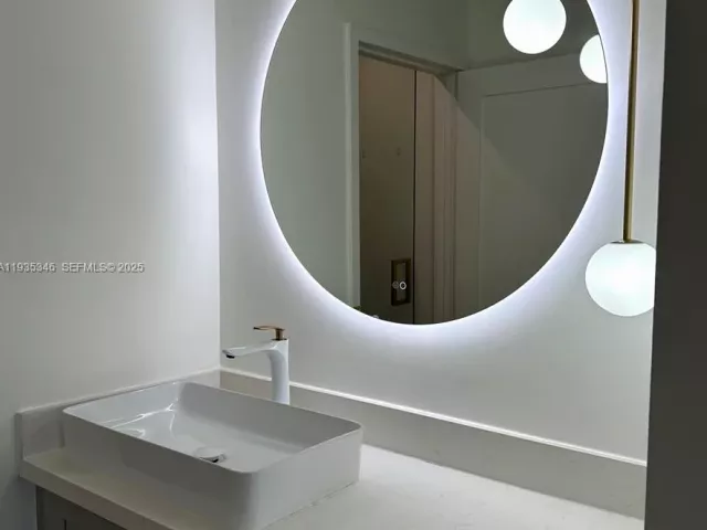 2-bedroom home for sale in Hallandale Beach - 708 SE 3rd Ave Ext 201 - MondialRealty