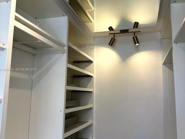 2-bedroom home for sale in Hallandale Beach - 708 SE 3rd Ave Ext 201 - MondialRealty