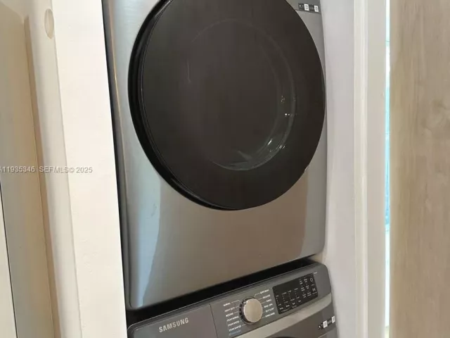 2-bedroom home for sale in Hallandale Beach - 708 SE 3rd Ave Ext 201 - MondialRealty