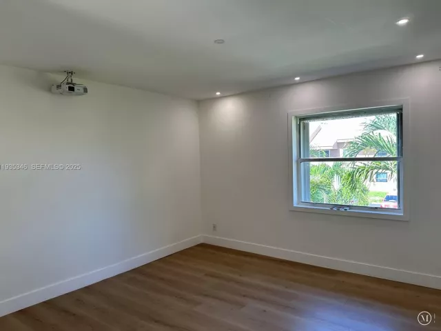 2-bedroom home for sale in Hallandale Beach - 708 SE 3rd Ave Ext 201 - MondialRealty