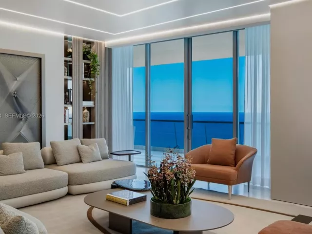 6-bedroom condo for sale in Sunny Isles Beach - 18501 Collins Ave 4003/4004 - MondialRealty