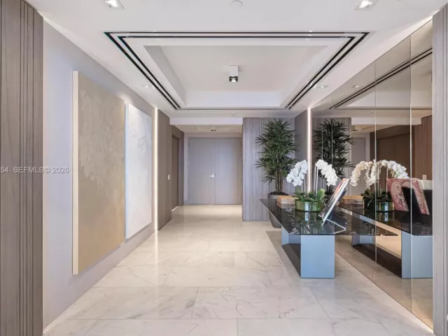 6-bedroom condo for sale in Sunny Isles Beach - 18501 Collins Ave 4003/4004 - MondialRealty