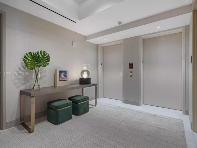 6-bedroom condo for sale in Sunny Isles Beach - 18501 Collins Ave 4003/4004 - MondialRealty