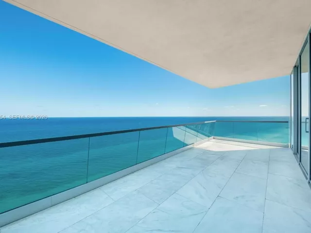 6-bedroom condo for sale in Sunny Isles Beach - 18501 Collins Ave 4003/4004 - MondialRealty