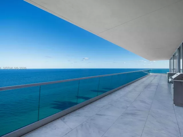 6-bedroom condo for sale in Sunny Isles Beach - 18501 Collins Ave 4003/4004 - MondialRealty