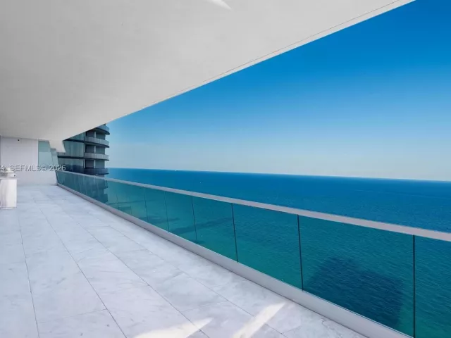 6-bedroom condo for sale in Sunny Isles Beach - 18501 Collins Ave 4003/4004 - MondialRealty