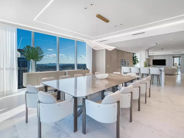 6-bedroom condo for sale in Sunny Isles Beach - 18501 Collins Ave 4003/4004 - MondialRealty