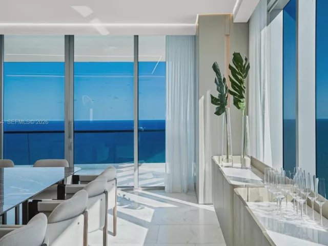 6-bedroom condo for sale in Sunny Isles Beach - 18501 Collins Ave 4003/4004 - MondialRealty