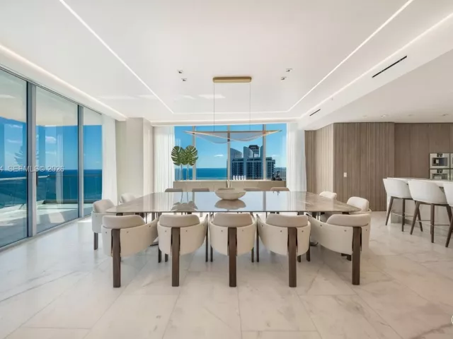 6-bedroom condo for sale in Sunny Isles Beach - 18501 Collins Ave 4003/4004 - MondialRealty