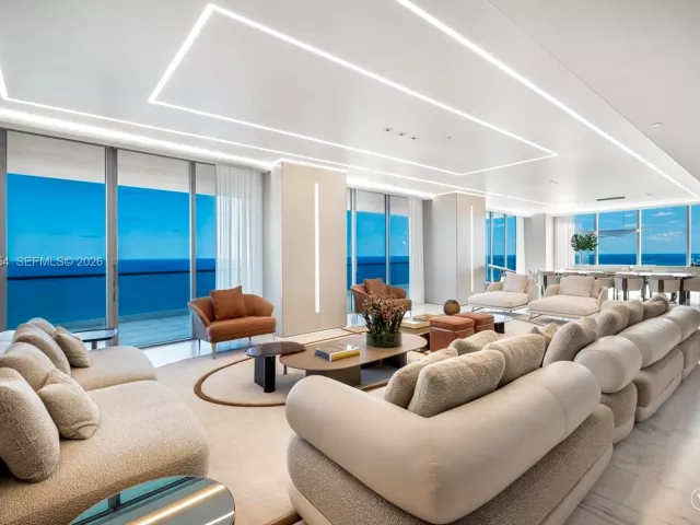 6-bedroom condo for sale in Sunny Isles Beach - 18501 Collins Ave 4003/4004 - MondialRealty