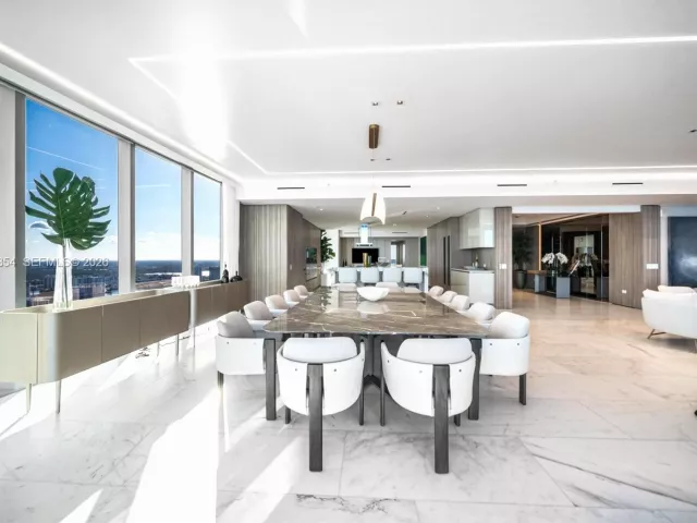 6-bedroom condo for sale in Sunny Isles Beach - 18501 Collins Ave 4003/4004 - MondialRealty