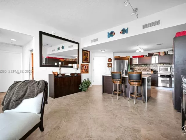 2-bedroom condo for rent in Miami - 1900 N Bayshore Dr 5103 - MondialRealty