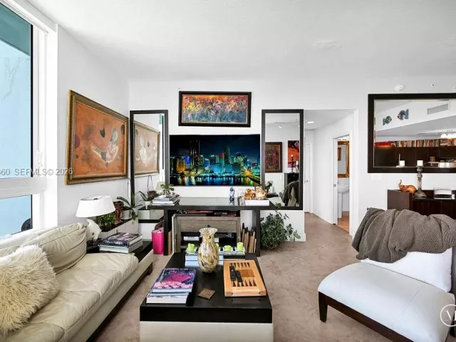 2-bedroom condo for rent in Miami - 1900 N Bayshore Dr 5103 - MondialRealty