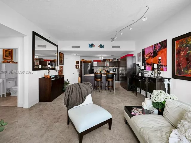 2-bedroom condo for rent in Miami - 1900 N Bayshore Dr 5103 - MondialRealty