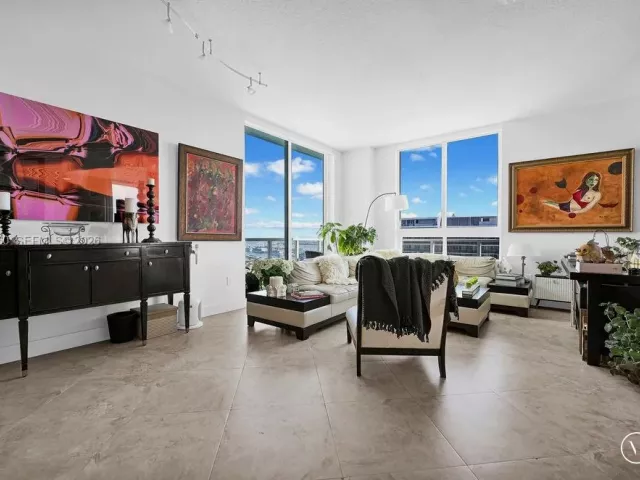 2-bedroom condo for rent in Miami - 1900 N Bayshore Dr 5103 - MondialRealty