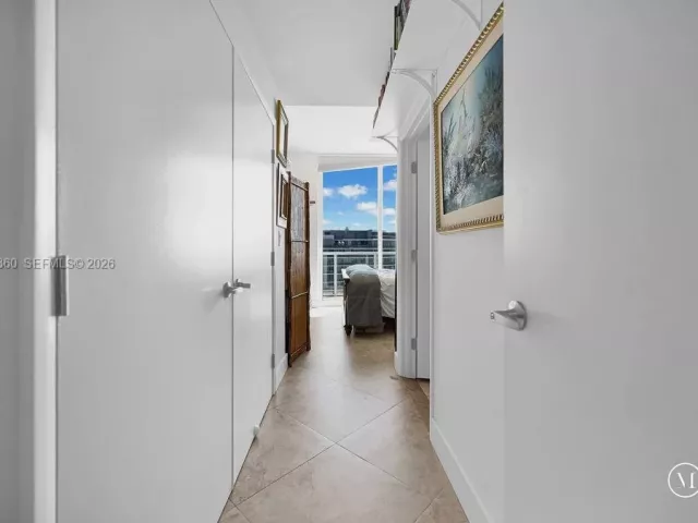 2-bedroom condo for rent in Miami - 1900 N Bayshore Dr 5103 - MondialRealty
