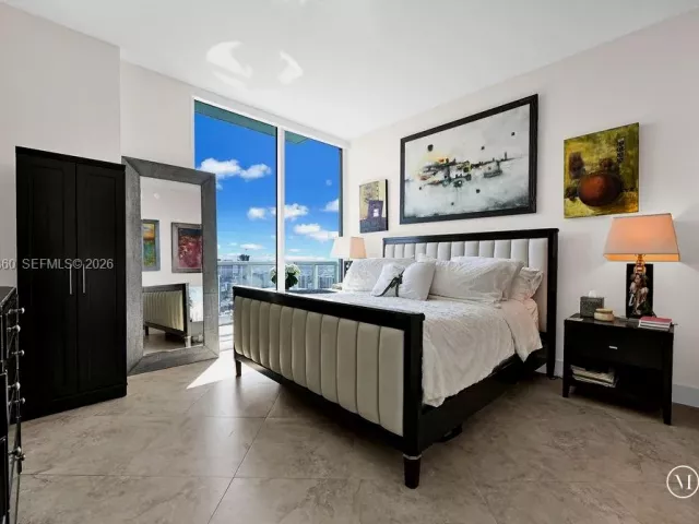 2-bedroom condo for rent in Miami - 1900 N Bayshore Dr 5103 - MondialRealty