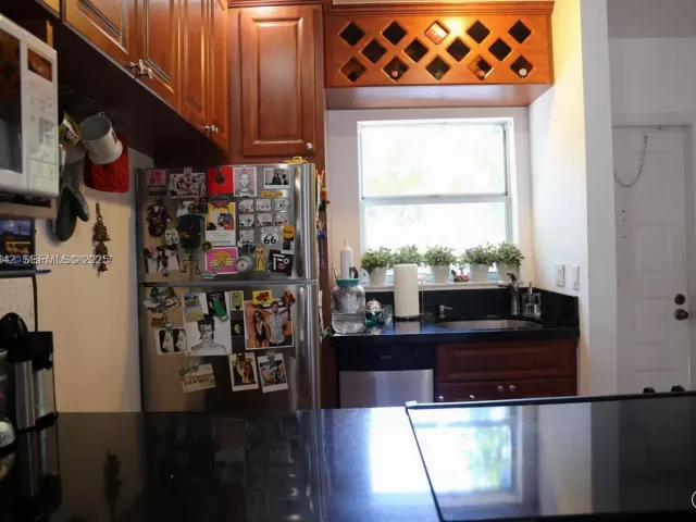 2-bedroom home for sale in Key Biscayne - 798 Crandon Blvd 13-C - MondialRealty