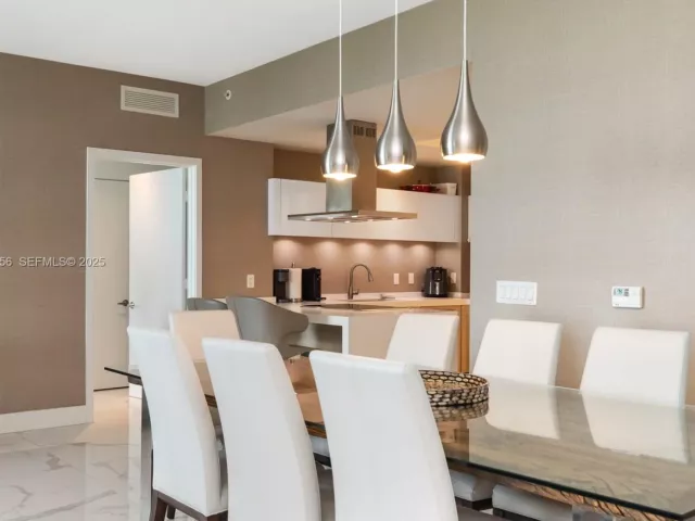 3-bedroom condo for sale in North Miami Beach - 17301 Biscayne Blvd 908 - MondialRealty