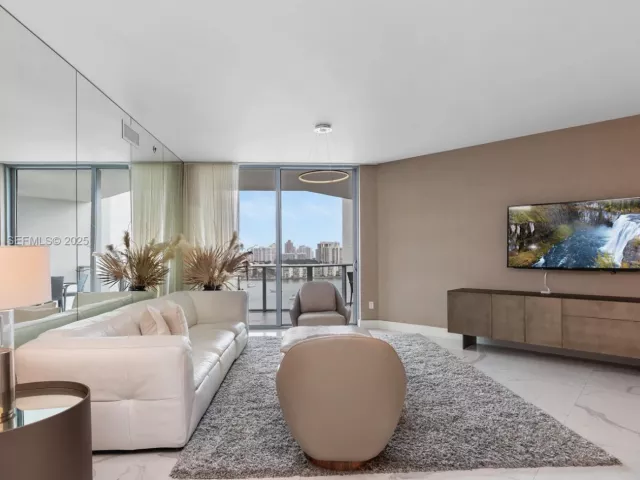3-bedroom condo for sale in North Miami Beach - 17301 Biscayne Blvd 908 - MondialRealty