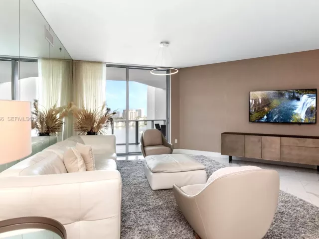 3-bedroom condo for sale in North Miami Beach - 17301 Biscayne Blvd 908 - MondialRealty