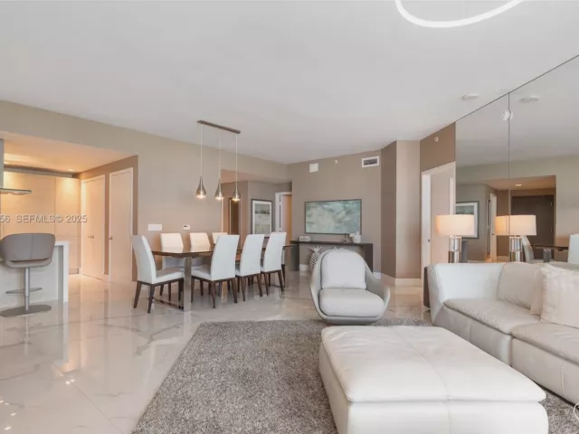 3-bedroom condo for sale in North Miami Beach - 17301 Biscayne Blvd 908 - MondialRealty