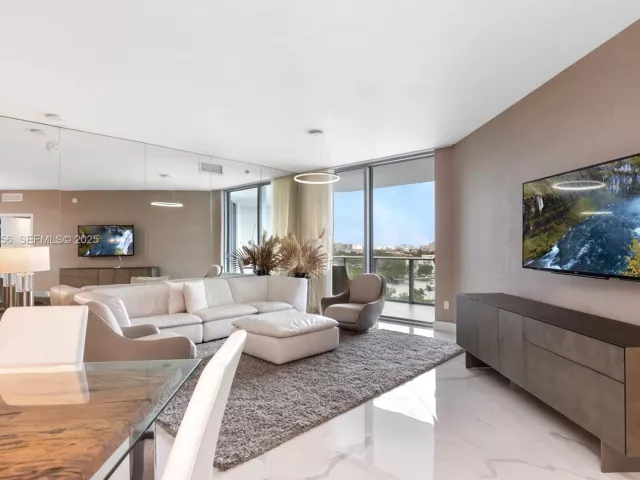 3-bedroom condo for sale in North Miami Beach - 17301 Biscayne Blvd 908 - MondialRealty