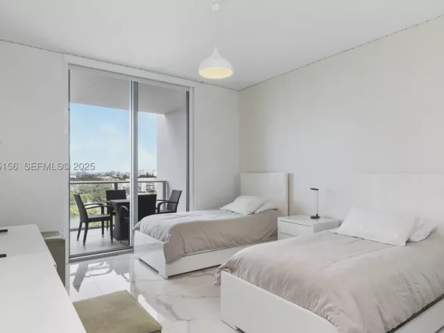 3-bedroom condo for sale in North Miami Beach - 17301 Biscayne Blvd 908 - MondialRealty