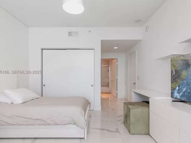 3-bedroom condo for sale in North Miami Beach - 17301 Biscayne Blvd 908 - MondialRealty