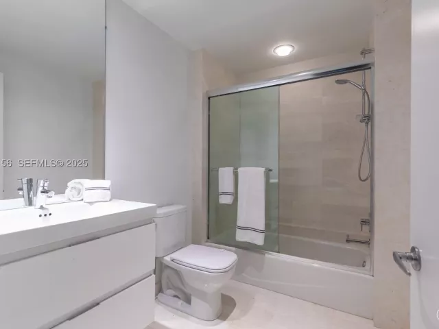 3-bedroom condo for sale in North Miami Beach - 17301 Biscayne Blvd 908 - MondialRealty