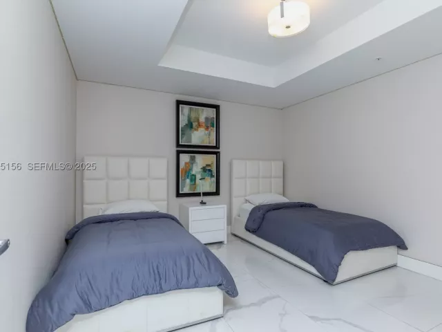 3-bedroom condo for sale in North Miami Beach - 17301 Biscayne Blvd 908 - MondialRealty