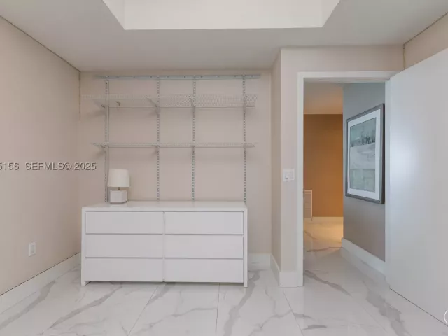 3-bedroom condo for sale in North Miami Beach - 17301 Biscayne Blvd 908 - MondialRealty
