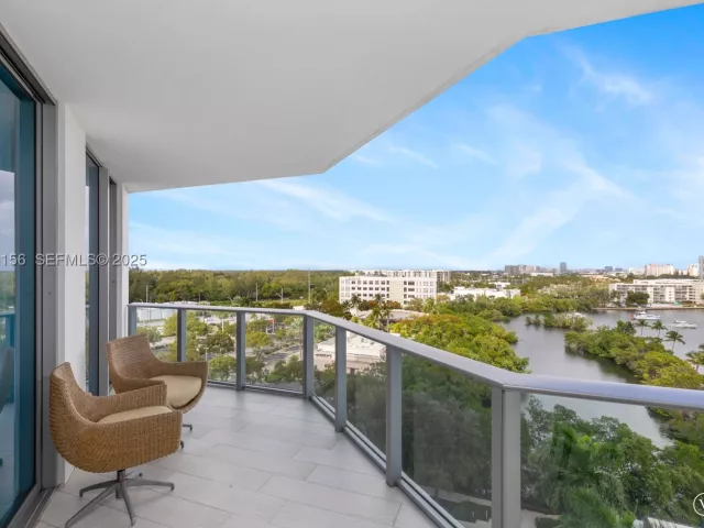 3-bedroom condo for sale in North Miami Beach - 17301 Biscayne Blvd 908 - MondialRealty