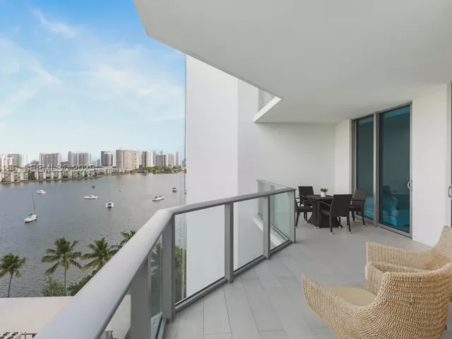 3-bedroom condo for sale in North Miami Beach - 17301 Biscayne Blvd 908 - MondialRealty