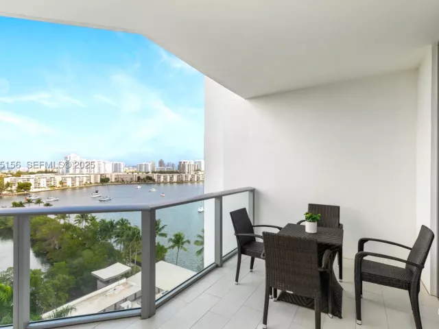 3-bedroom condo for sale in North Miami Beach - 17301 Biscayne Blvd 908 - MondialRealty