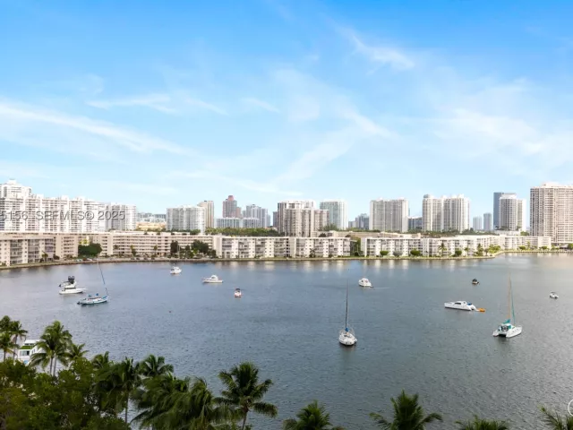 3-bedroom condo for sale in North Miami Beach - 17301 Biscayne Blvd 908 - MondialRealty