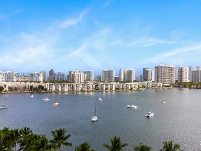 3-bedroom condo for sale in North Miami Beach - 17301 Biscayne Blvd 908 - MondialRealty