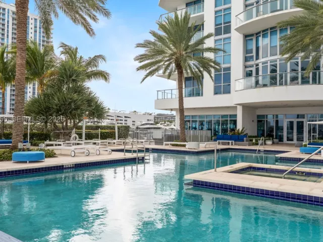 3-bedroom condo for sale in North Miami Beach - 17301 Biscayne Blvd 908 - MondialRealty