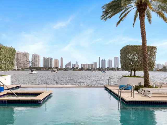 3-bedroom condo for sale in North Miami Beach - 17301 Biscayne Blvd 908 - MondialRealty