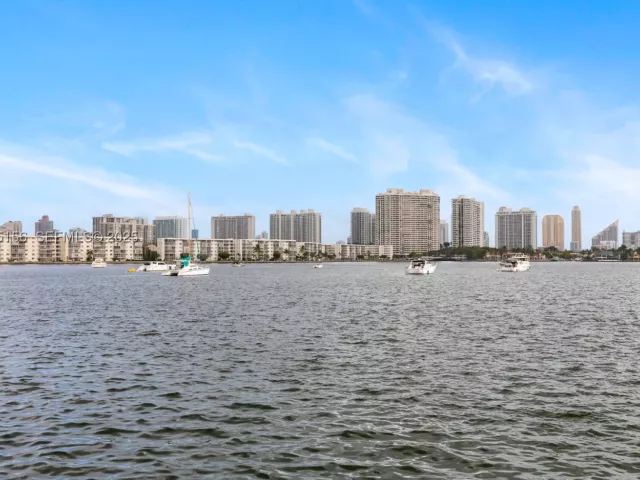 3-bedroom condo for sale in North Miami Beach - 17301 Biscayne Blvd 908 - MondialRealty