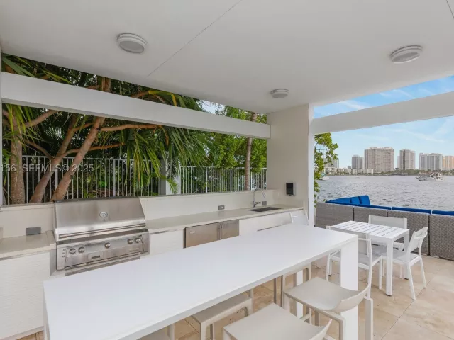 3-bedroom condo for sale in North Miami Beach - 17301 Biscayne Blvd 908 - MondialRealty