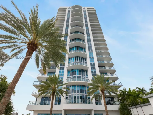 3-bedroom condo for sale in North Miami Beach - 17301 Biscayne Blvd 908 - MondialRealty
