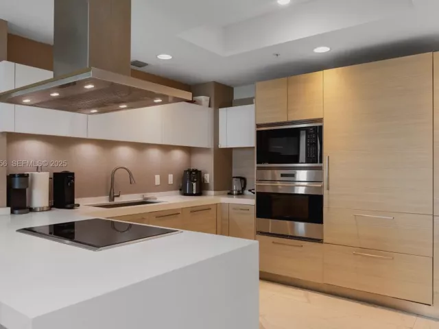 3-bedroom condo for sale in North Miami Beach - 17301 Biscayne Blvd 908 - MondialRealty