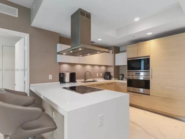 3-bedroom condo for sale in North Miami Beach - 17301 Biscayne Blvd 908 - MondialRealty