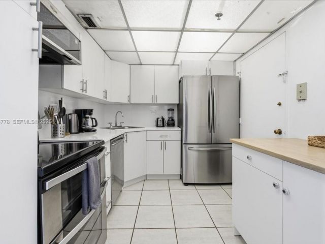 Apartment for sale  Unit #915 - photo 6930871